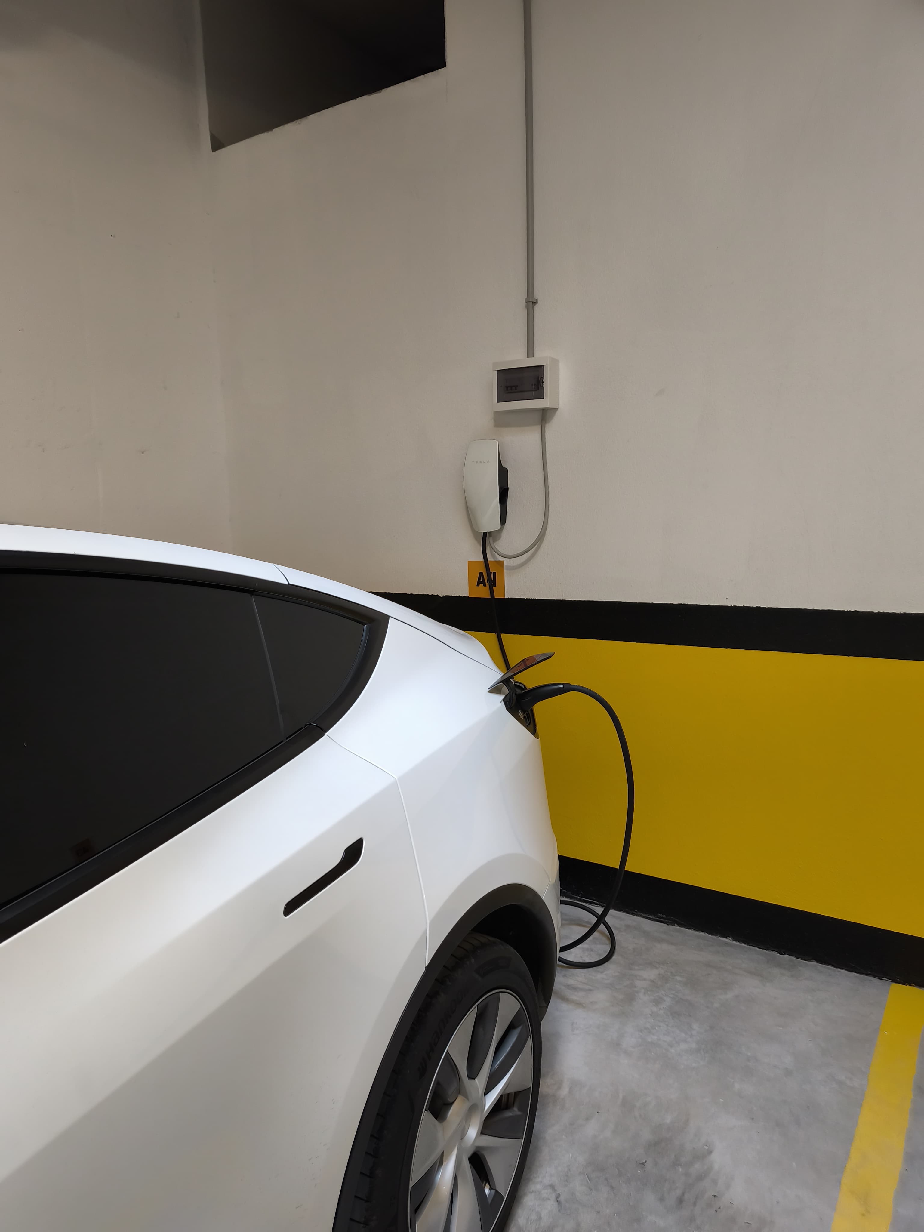 Tesla Şarj İstasyonu