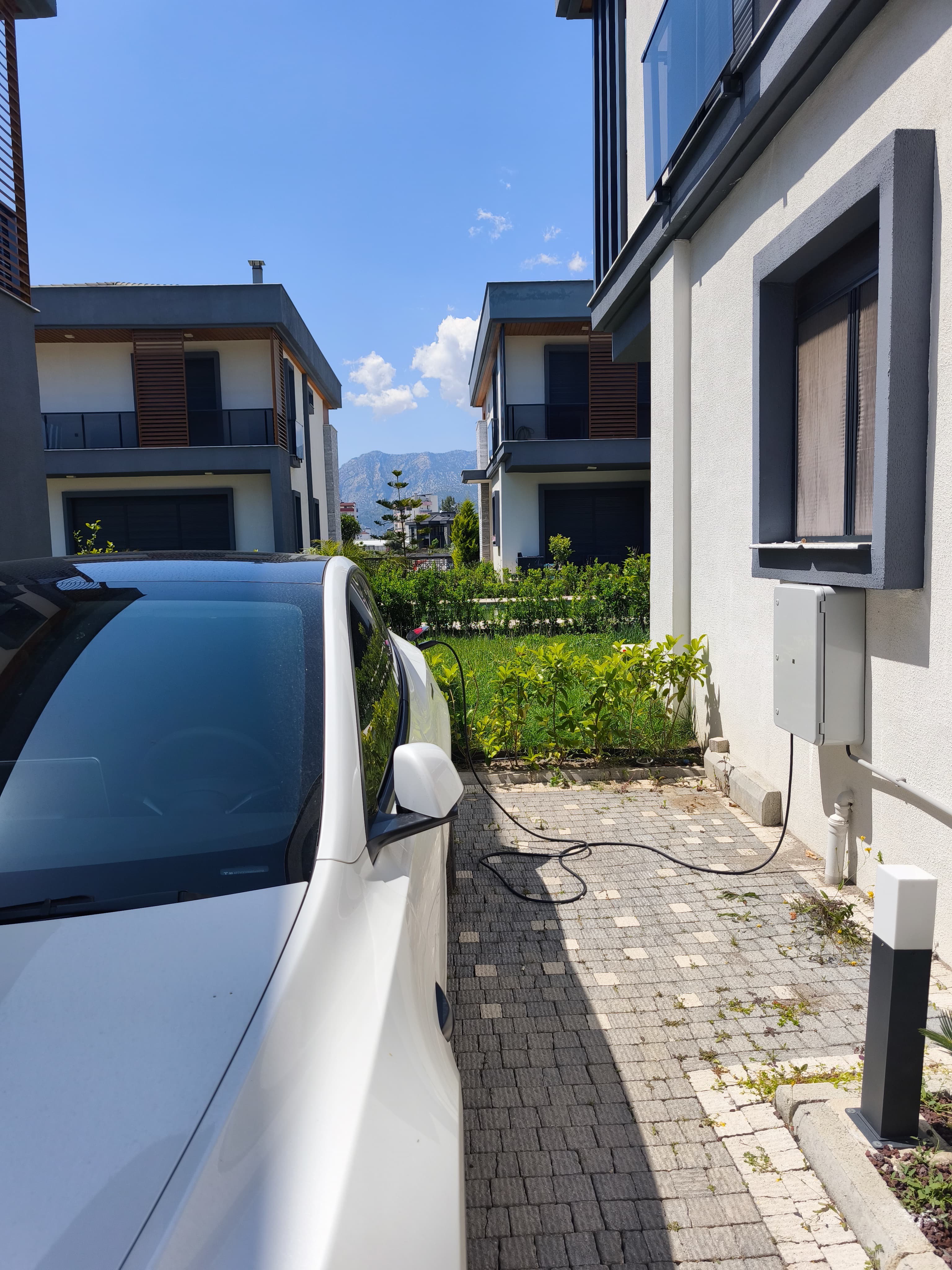 Tesla Şarj İstasyonu