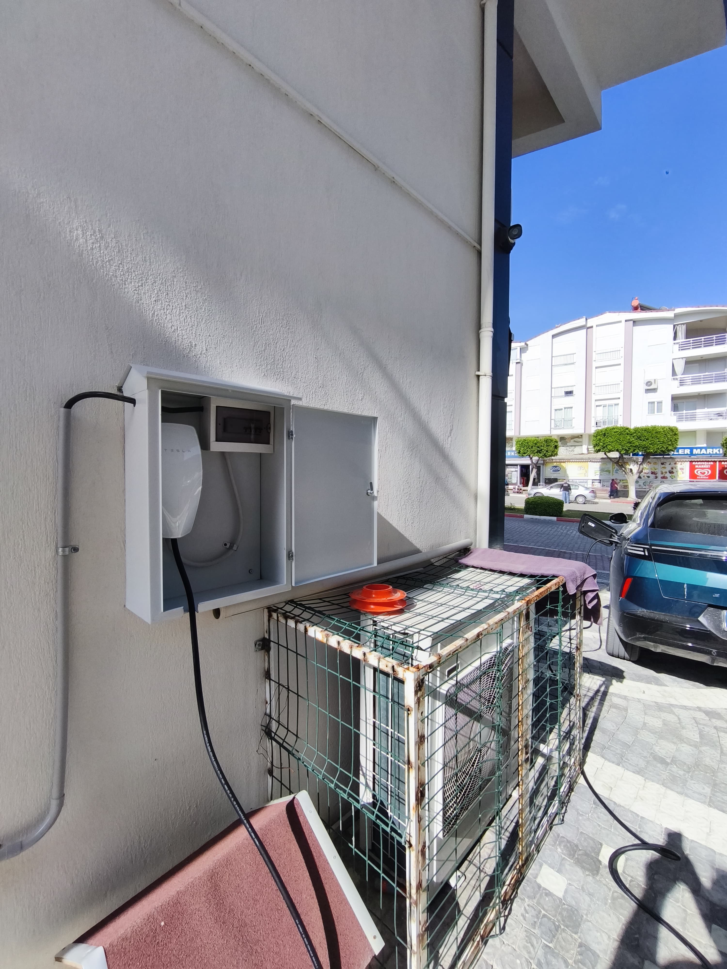 Tesla Şarj İstasyonu