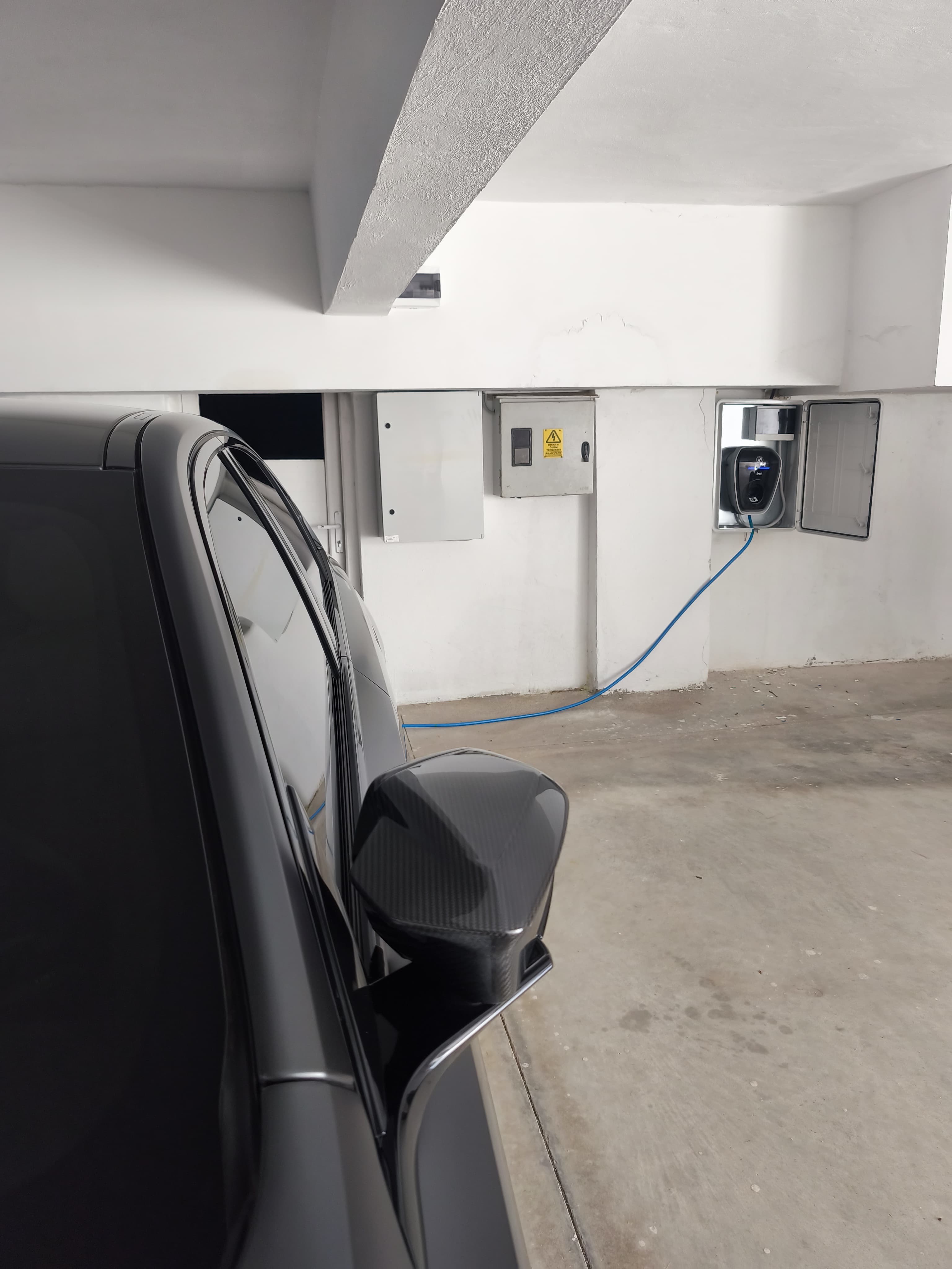 BMW Şarj İstasyonu